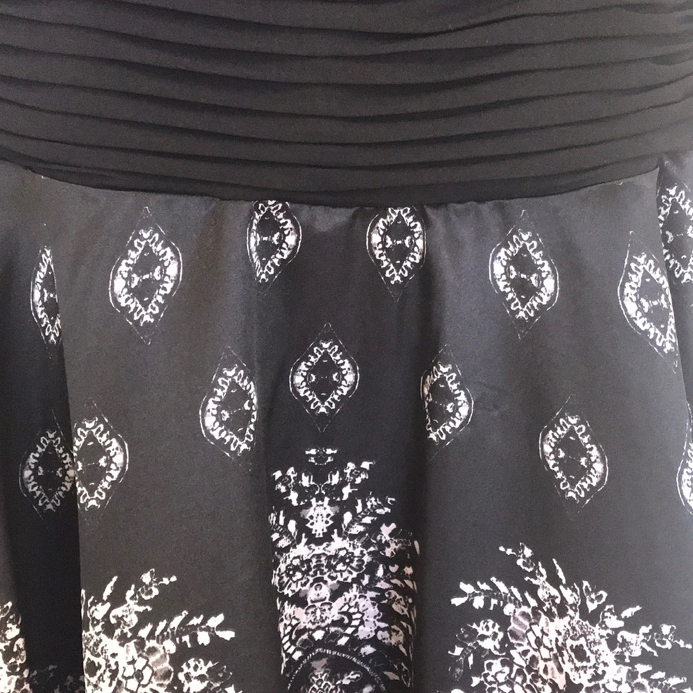 Dress - Picture 4 of 6